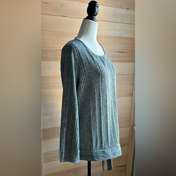 Lilly Morgan, size XL, tie at the bottom, greenishblue and white with pinstripes - Picture 9 of 10